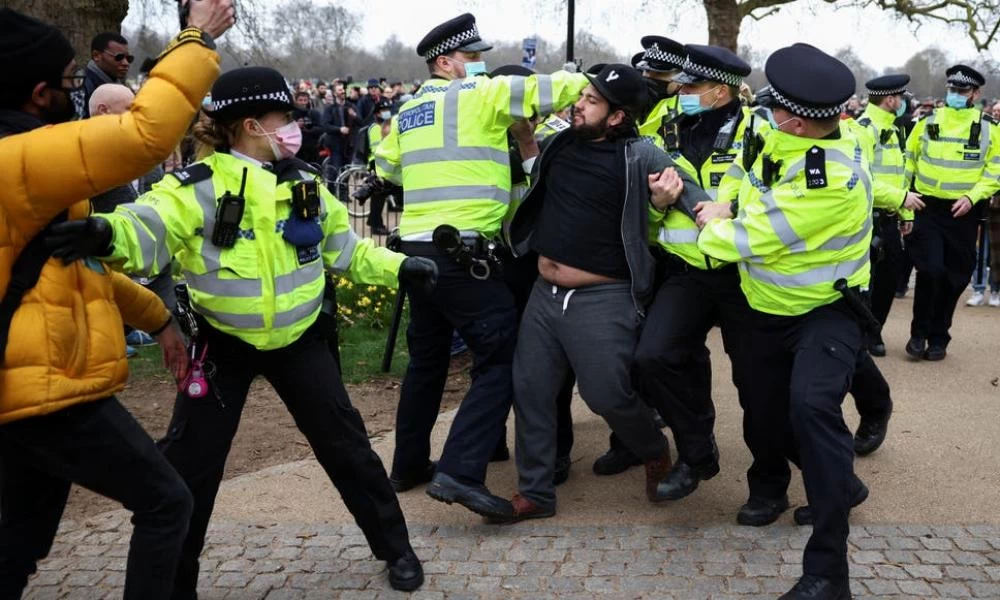 Λονδίνο: Διαδηλώσεις κατά των μέτρων της κυβέρνησης για την πανδημία